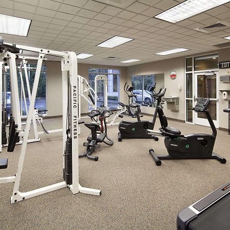 Ramada By Wyndham Olympia Exterior foto A typical gym