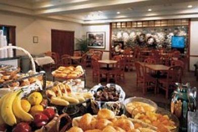 Ramada By Wyndham Olympia Restaurante foto The lounge at the airport